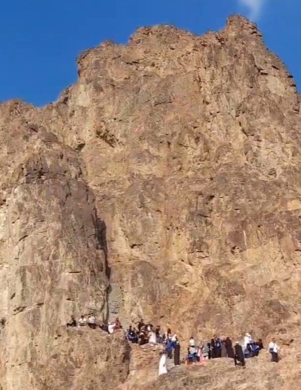 Gunung yang dicintai Nabi Muhammad SAW dan disebut sebagian dari Gunung Surga