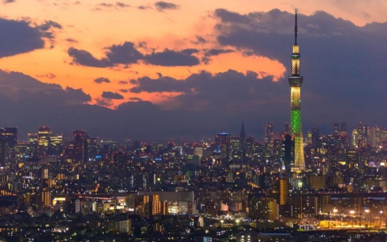 Keindahan Jepang: Antara senja kota dan megahnya Patung Dewi