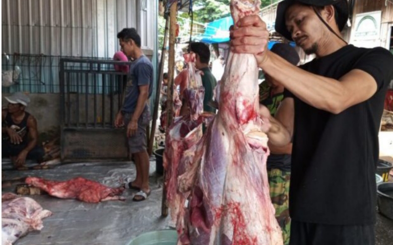 Penyembelihan hewan Qurban : Tradisi 20 tahun penuh semangat gotong royong