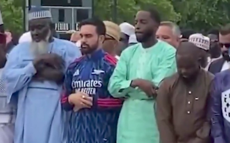 Penampilan spesial Mamdani saat Sholat Iedul Adha